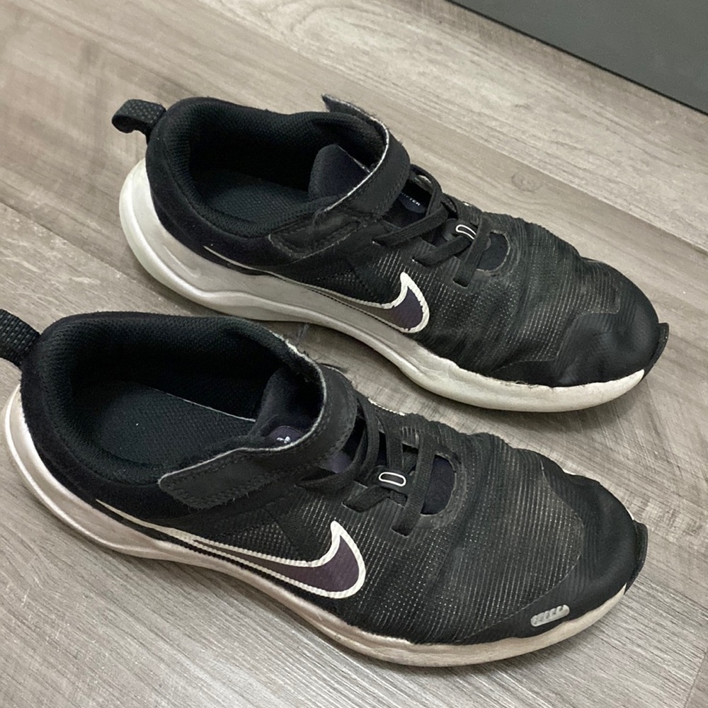 Girls nike sneakers size 3